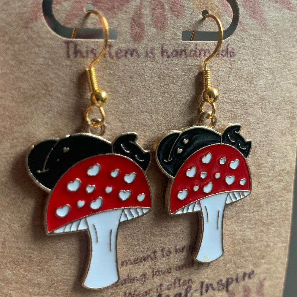 🍄NWT✨ Enamel Earrings 🐈‍⬛ Hand Crafted ✨Black Cat Sleeping on Mushroom 🍄